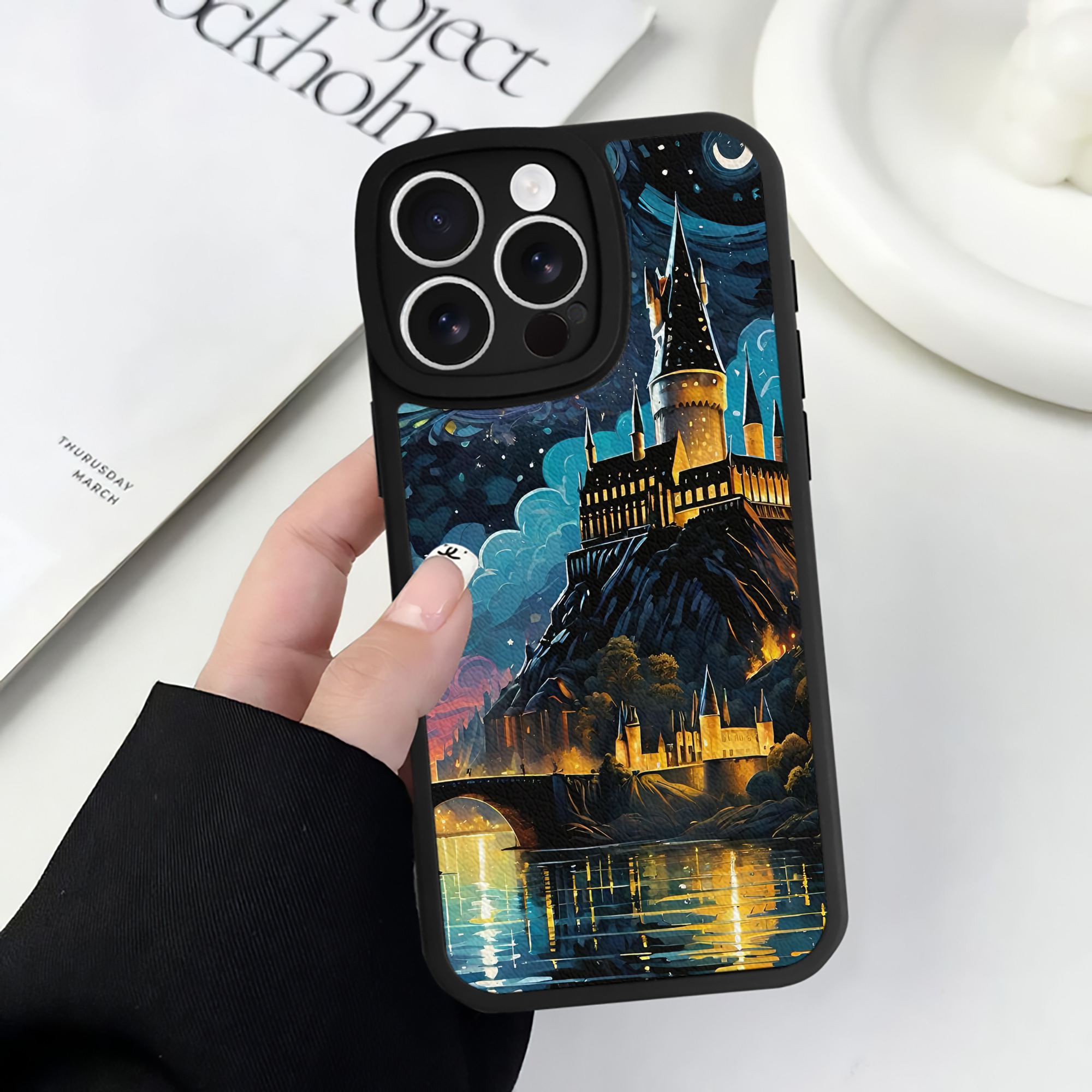 （画像用） Harry Potter ハリー・ポッターシリーズ 【iPhone 16シリーズ対応】シリコンスマホケース（レザー調） 材質：シリコン